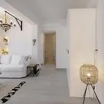 Апартаменты By The Sea Luxury