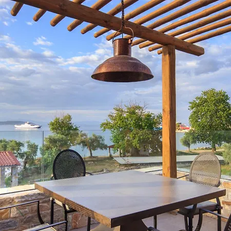 By The Sea Luxury Apartment *