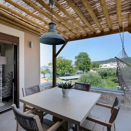 By The Sea Luxury Apartment *