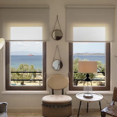 By The Sea Luxury Apartment